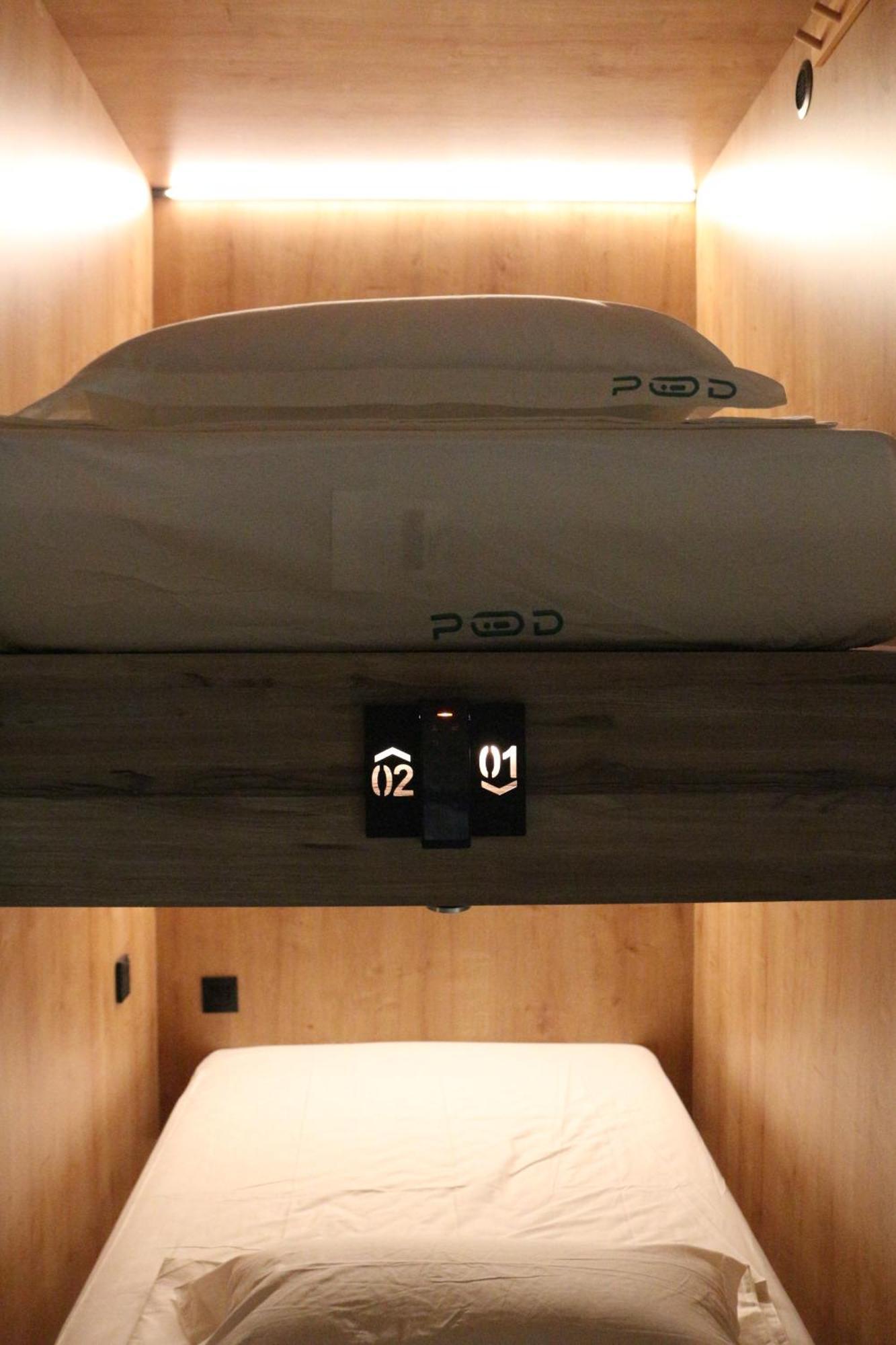The Pod Suite Hostel Village Valencia Exterior photo