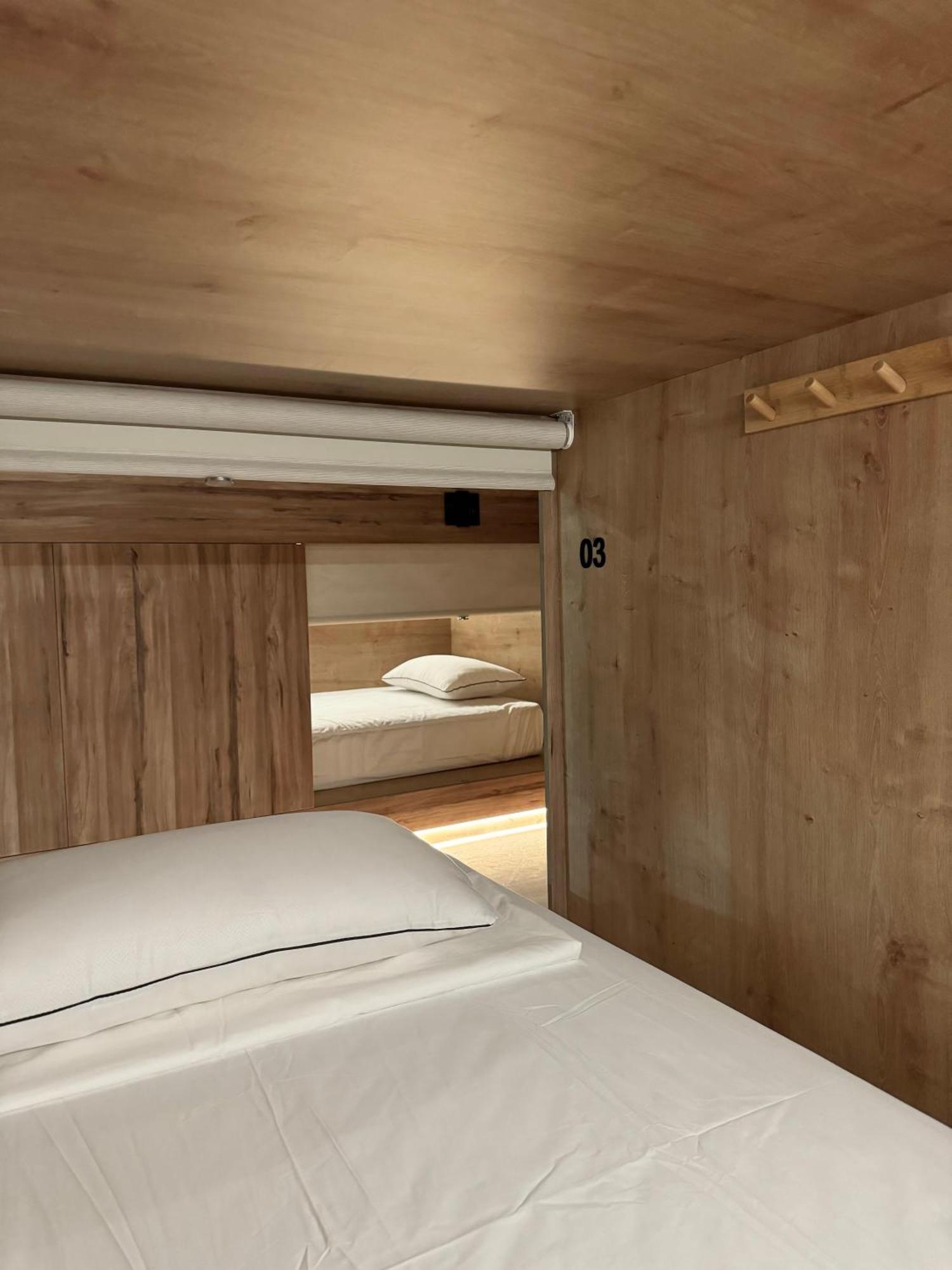 The Pod Suite Hostel Village Valencia Exterior photo